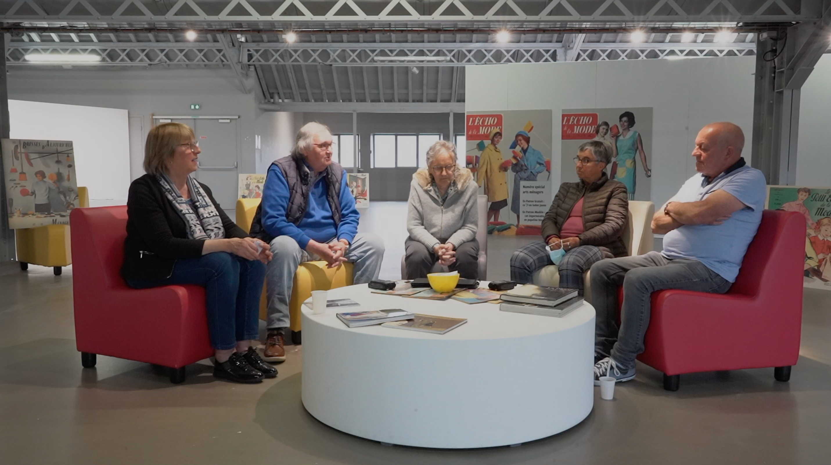 Les cinq anciens travailleurs réunis au Petit Echo De La Mode